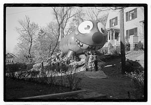Giant cat character balloon