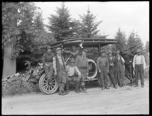 Wachusett Department, Wachusett-Sudbury power transmission line, 10 laborers pictured around contractor's truck, Southborough, Mass., May 29, 1918