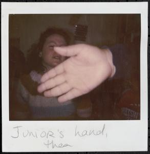 Junior's hand, Thea