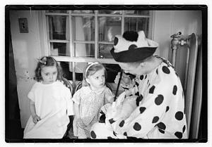Harry W. Syer magician at Children's Hospital