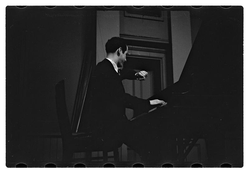 Jesús María Sanromá playing piano