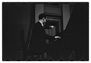 Jesús María Sanromá playing piano