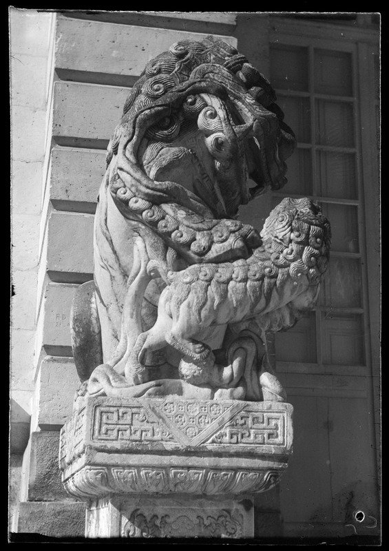 Stone lion, Palace of Fontainebleau, France