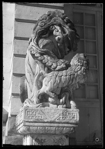 Stone lion, Palace of Fontainebleau, France