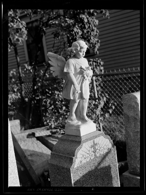 Statue of child angel
