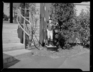 Lawn jockey, Chestnut Hill Shopping Center, Newton, Massachusetts