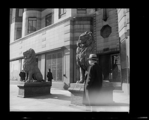 Stone lions, Kensington Building, Boston