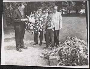 Palmarin family mourns death, places wreath on grave of dead Lucy
