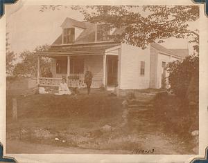 George and Harriet Thoms Chase family in front of house in Franklin, Mass.