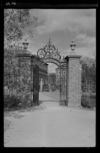 Class of 1914 Gate, Memorial Drive, Cambrige