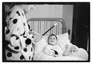 Harry W. Syer magician at Children's Hospital