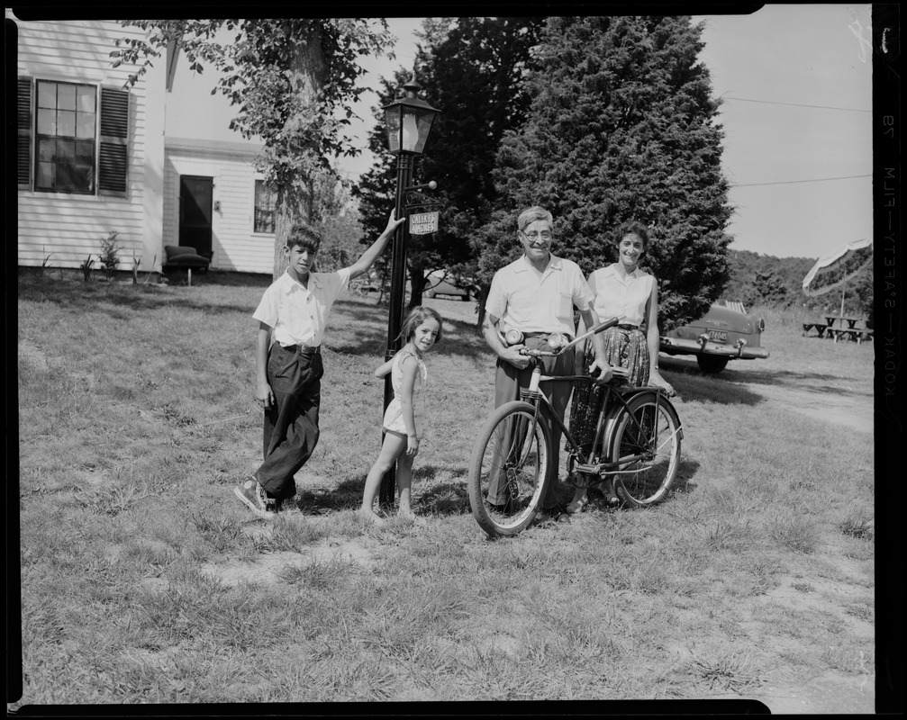 Bob [Ristuccia], Rose [Caliri], Frank [Caliri], girl