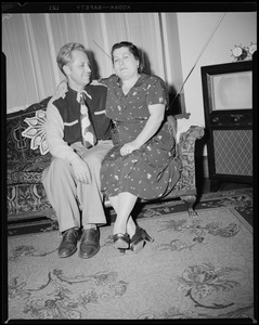 Armenag Kouyoumjian, Leona