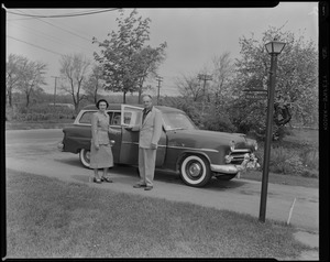 Fred Leonard Warren, Jr. Mayflower Wanderland. Mr. & Mrs. Warren, with auto