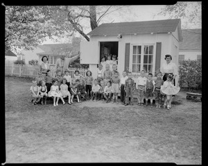 Mayflower garden. Verna, F. Leonard Warren. "Pauline" Mrs. Jas. J. McKay