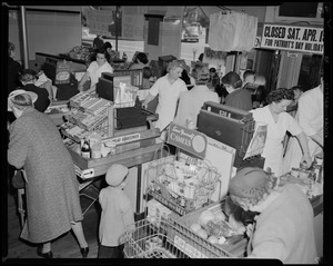 Business district. Super market. First National stores: Mary Rodday, Esther McDermott, Mary Foley
