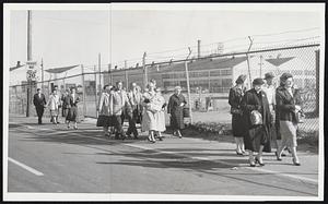 No Picket Barrier for Payroll Help at the Lynn plant of the General Electric Company yesterday. Although a strike and pickets have idled 20,000 in Lynn and Everett, the union permitted these clerks to go through to prepare pay checks still due.