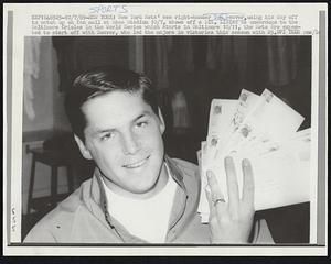 New York- New York Mets' ace right-hander Tom Seaver, using his day off to catch up on fan mail at Shea Stadium 10/7, shows off a bit. Listed as underdogs to the Baltimore Orioles in the World Series which starts in Baltimore 10/11, the Mets are expected to start off with Seaver, who led the majors in victories this season with 25.