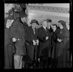Group including Columbian Sisters welcomes Jimmy Durante at the airport