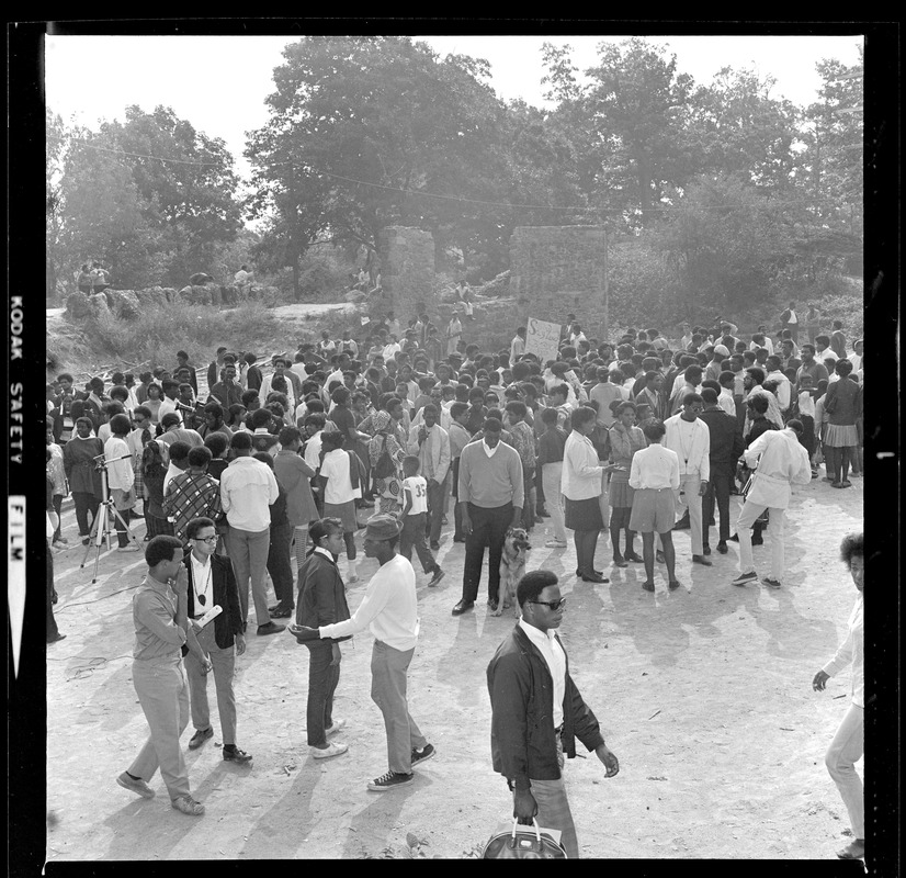 Crowd gathered in Franklin Park