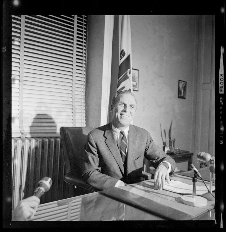 Mayor-Elect Kevin White smiles for cameras during a press conference