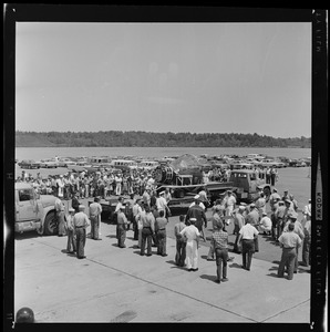 Crowds waiting for Gemini 9 at Weymouth Naval Air Station