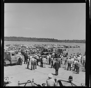 Crowds waiting for Gemini 9 at Weymouth Naval Air Station