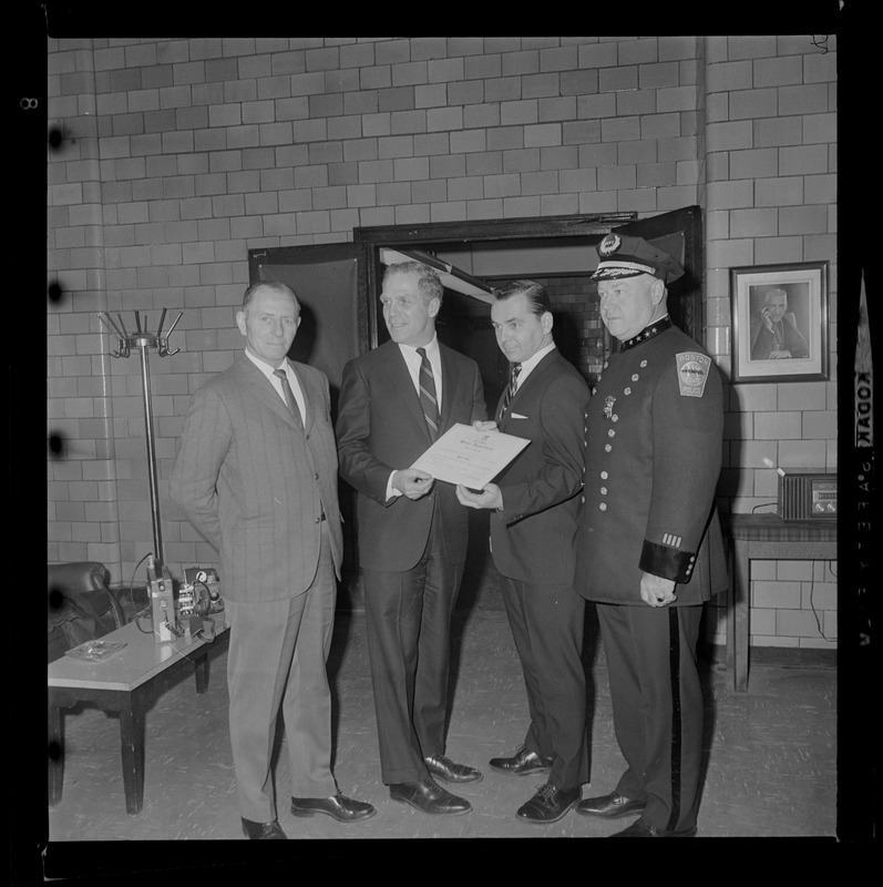 Mayor Kevin White meets with members of the Boston Police Academy