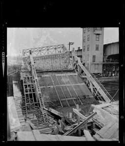 The Old Alford St. bridge linking Charlestown and Everett collapsed with a shattering roar of grinding steel and concrete into the Mystic River yesterday