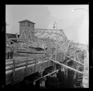 The Old Alford St. bridge linking Charlestown and Everett collapsed with a shattering roar of grinding steel and concrete into the Mystic River yesterday