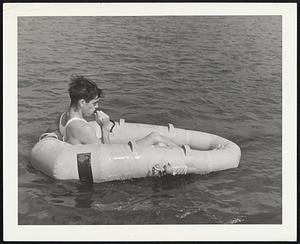 This life raft, which 1-1/2 minutes before was nearly submerged because of a puncture in its side, is