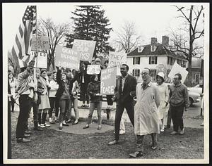 Pickets before Rally started in Lexington