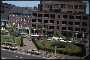 Union Street, Boston, Bette's Rolls Royce in center