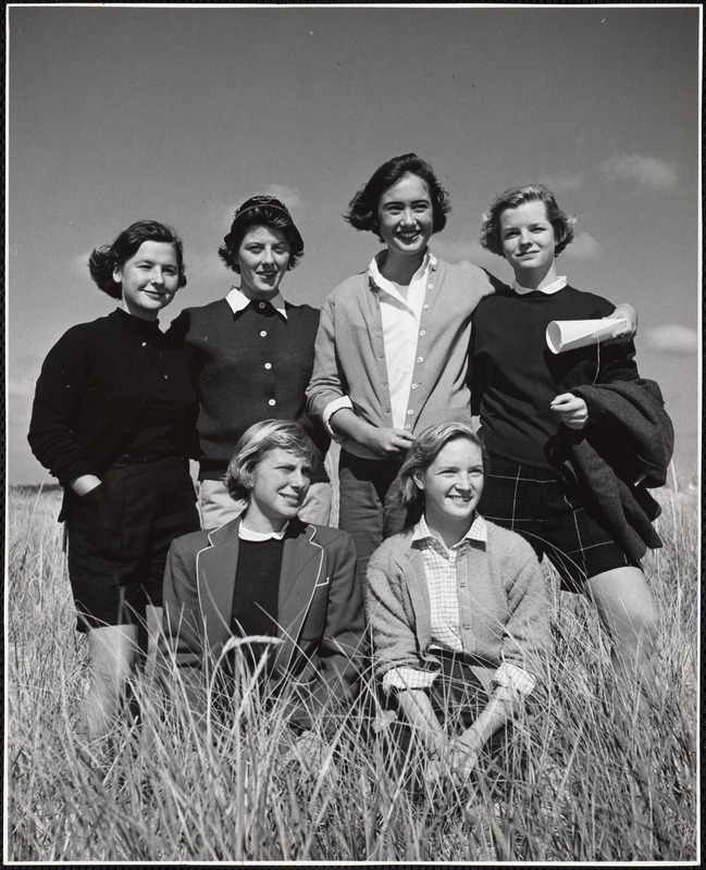 Students: orientation, clambake, 1953, Milwaukee girls