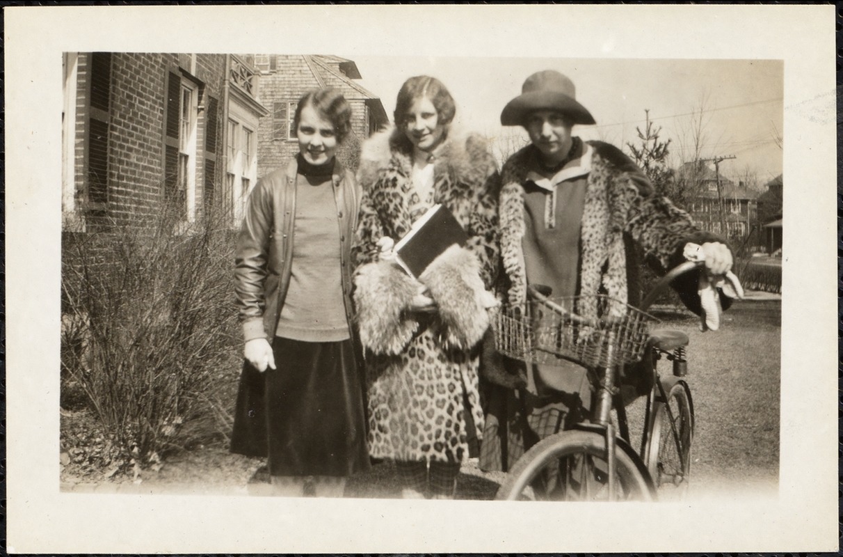 Pine Manor, Wellesley, Mass. Mary Thompson, Thalia Metz, Florence Read