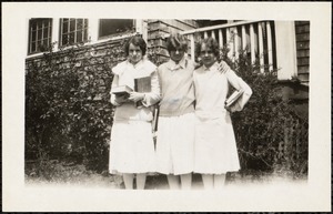 Pine Manor, Wellesley, Mass. Elizabeth Clutia, Dorothy Walker, Mary Thompson