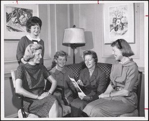 Libbie Teipel Wigdale '57, Cynthia Earling '55, Mary Ogden Kasten '38, Edith von Schleinitz Maclay '45, and Mary Kimberly Bullock '36
