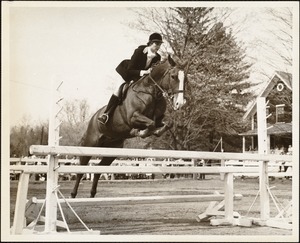 Brooke Hollister, '61, taking a jump at annual Dana Hall Schools Horse Show