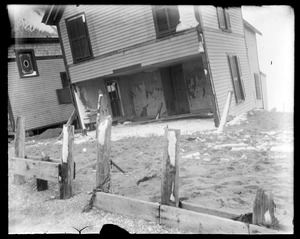House wreck on Crescent Beach Nantasket Nov. 27 1898