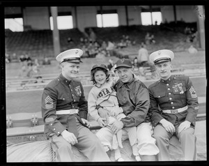 New York Giants Eddie Stanky poses with child and two marines