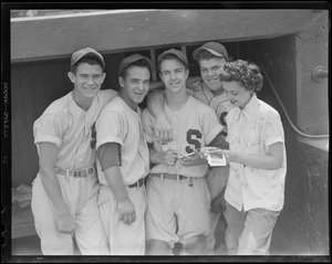 Somerville players Bill Smithers, Jim Papluca, Don Finnegan, Jack McDonnell with Carolyn Ellison showing her photos