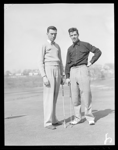 2 golfers