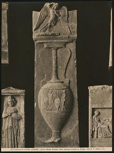 Athènes - Grèce. Musée National. Stèle funéraire trouvée en Attique (Fin du Ve siècle a. C.)