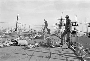 Rigging a destroyer, Philadelphia Shipyard