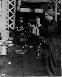 Women working at the Arsenal during World War I.