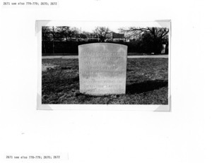 Monument marking Thomas Mayhew homestall.