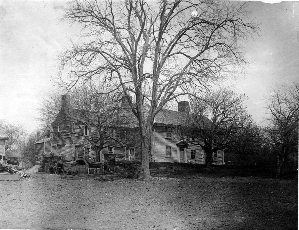 Abraham Browne House, 562 Main Street. Prior to restoration in 1924.