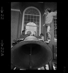 Kent State shootings demonstration: Demonstrators ring State House bell, State House, Boston Common