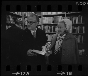 Famed comedian Red Skelton takes time to do some shopping in a book store at Kingston and Bedford Sts.