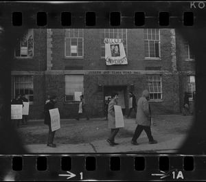 Protesters outside of Ford Hall during Brandeis University sit-in